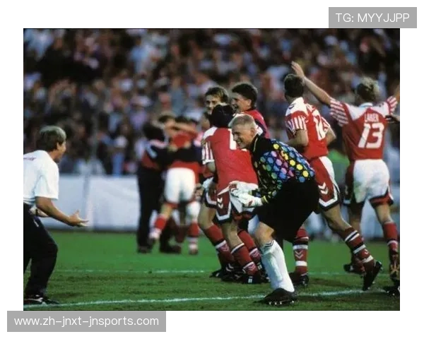 英超球员被扯掉球裤的尴尬瞬间盘点