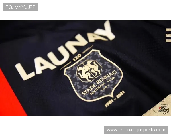 雷恩俱乐部球衣款式与色调历史演变回顾